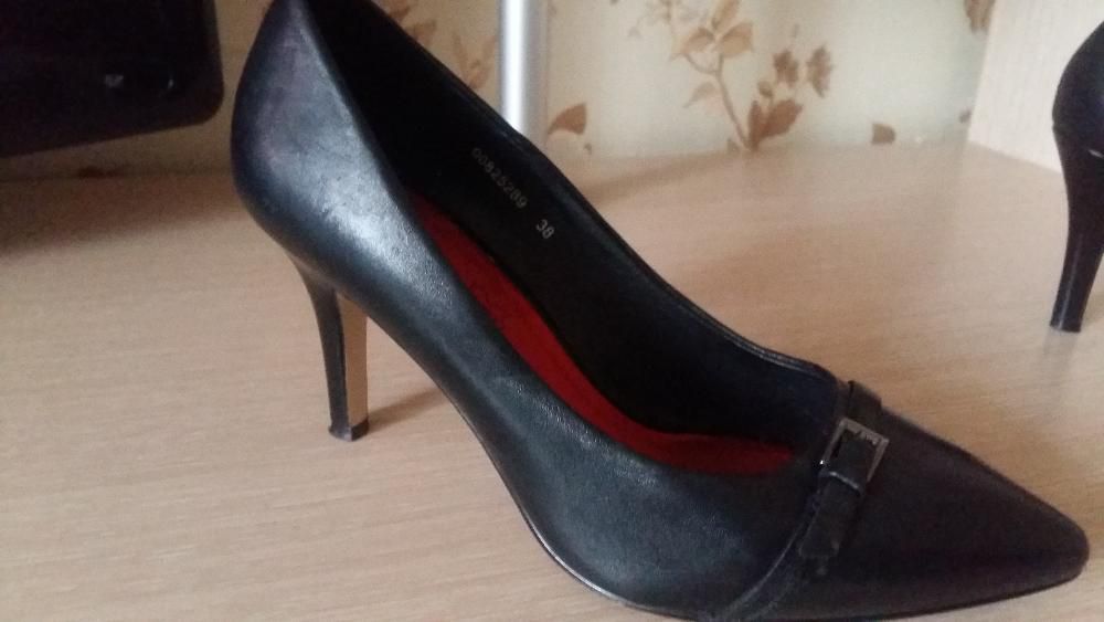 продаю кожаные туфли 38 размер