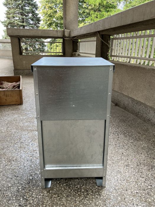 Продавам кучешка хранилка