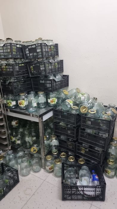 Срочно продам банки очень много