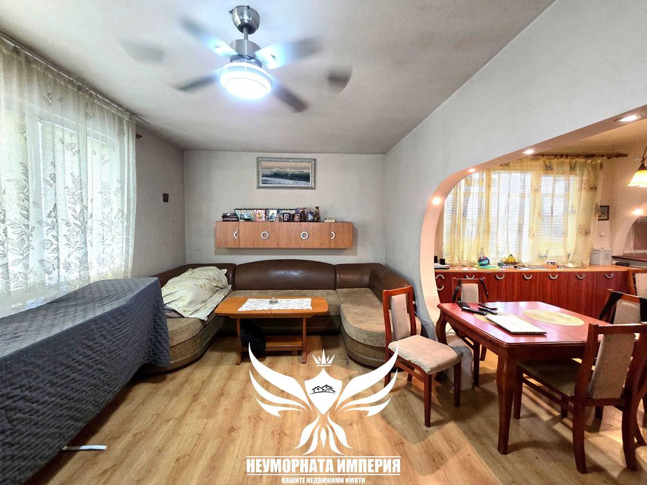 Продавам тристаен апартамент 108кв.м. на първи етаж в Асеновград, кв.Зъбче