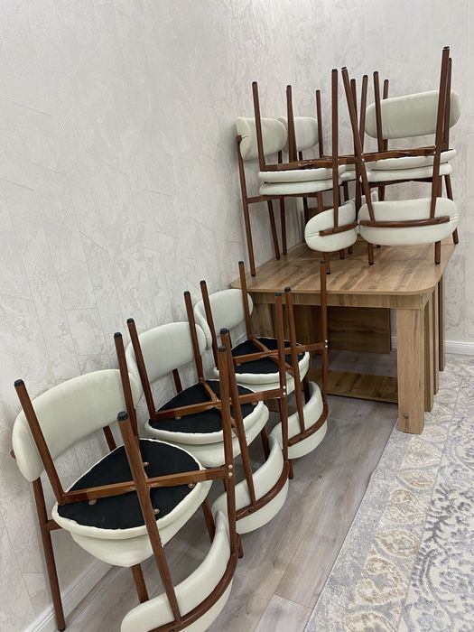 Стол со стульями