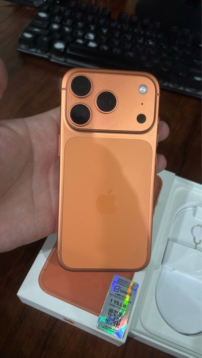 Iphone 17 pro orange