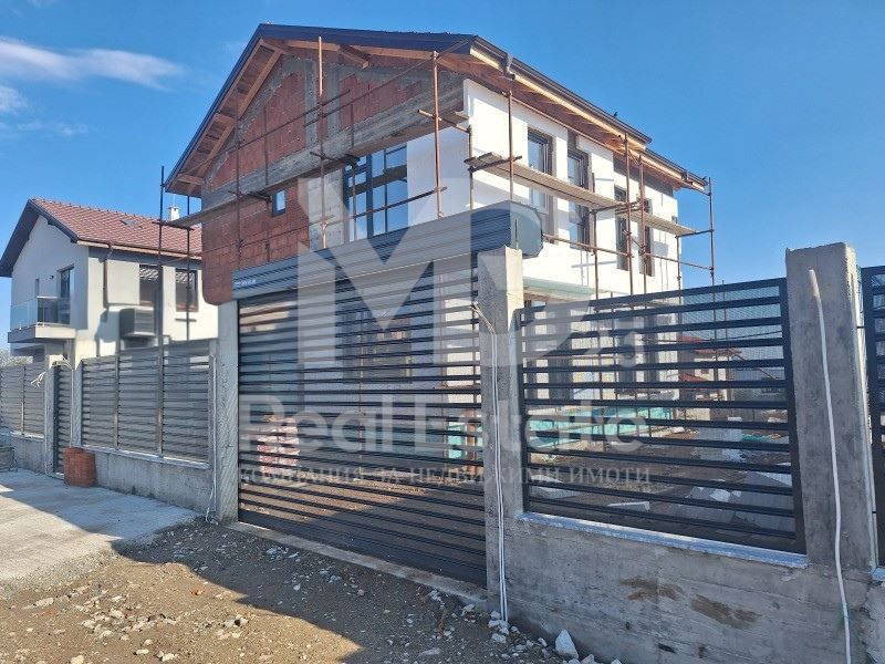 Къща в Пловдив, област-с.Брестник площ 185 цена 333000