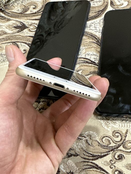 Iphone 7  32 gold sotiladi