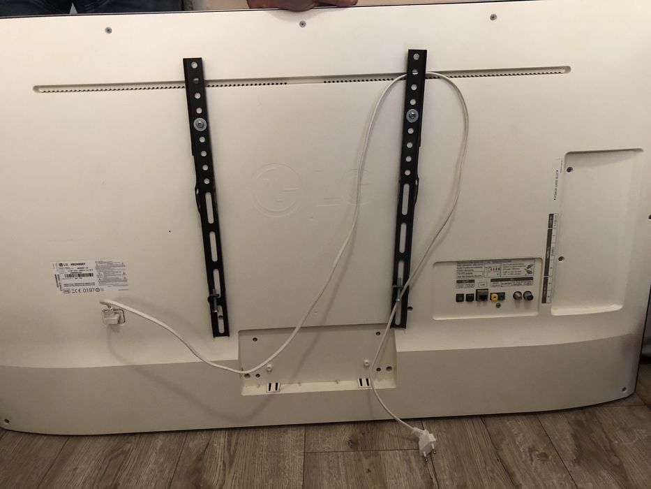 Продавам телевизор за части