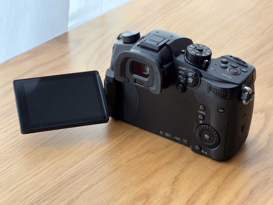 Vand Panasonic GH5 + Obiectiv Panasonic 25mm F1.7 - Stare excelenta - Body de backup