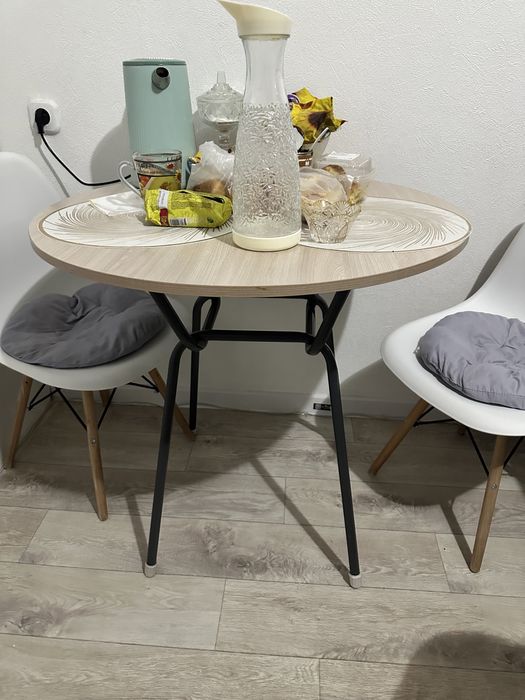 Стол обеденный качественный Срочно