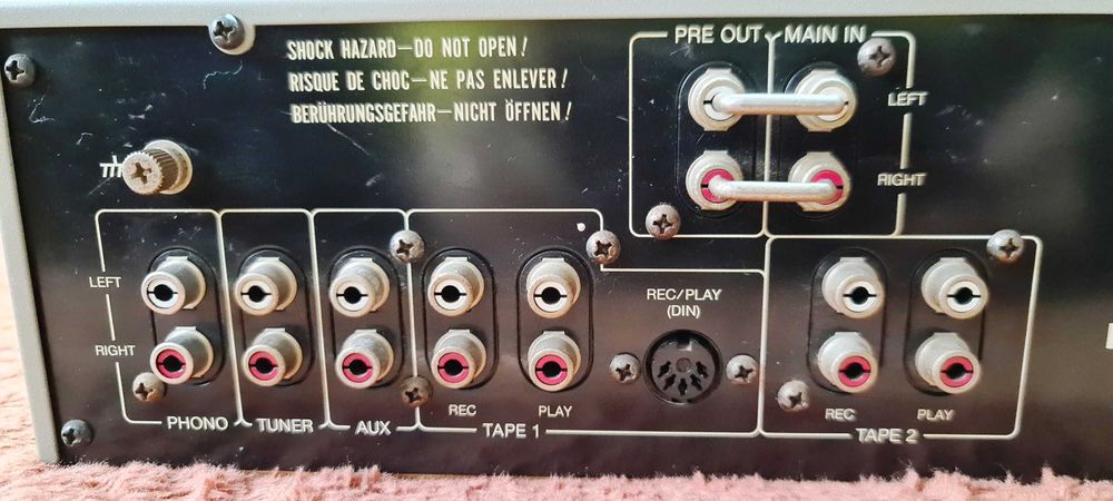 Akai AM-U03 amplificator vitange 2X40W pe 8 Ohm