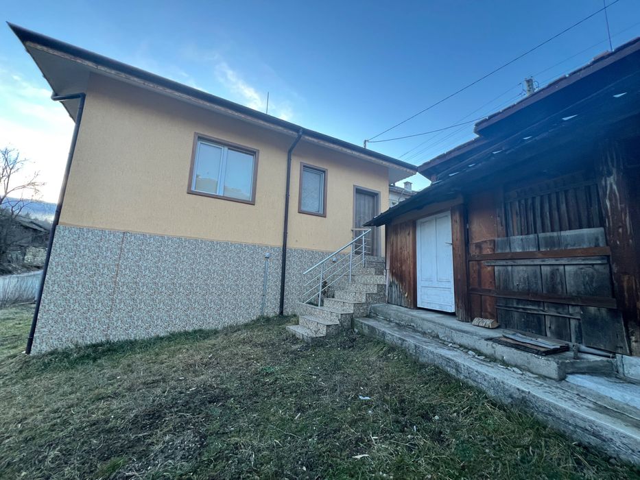 Дава се под наем Къща в Батак - 67 кв.м за 298.86 € - Снимка #1