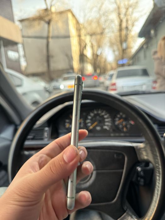 iPhone 11 в отличном состоянии