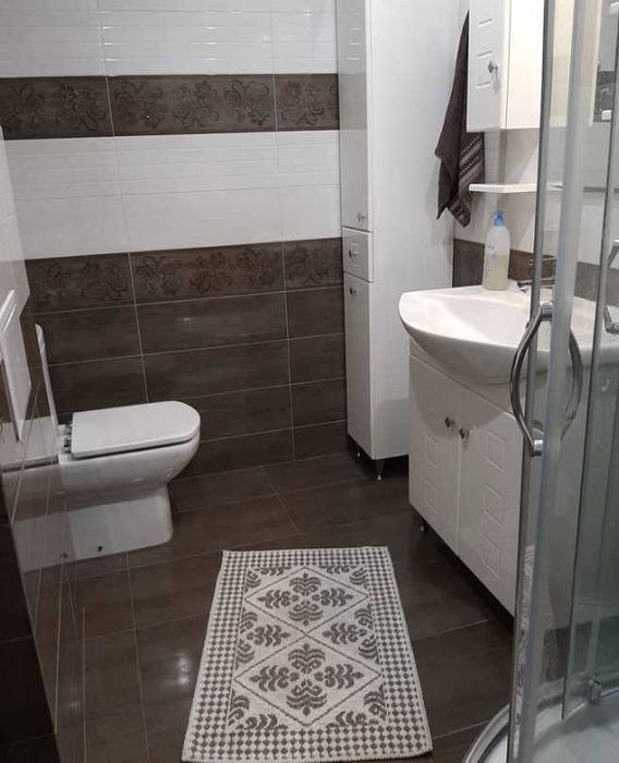 Дава се под наем Тристаен апартамент в Бургас, Център - 110 кв.м за 178.5 € - Снимка #3