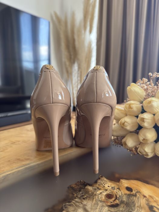 Лачени обувки на ток Nine west