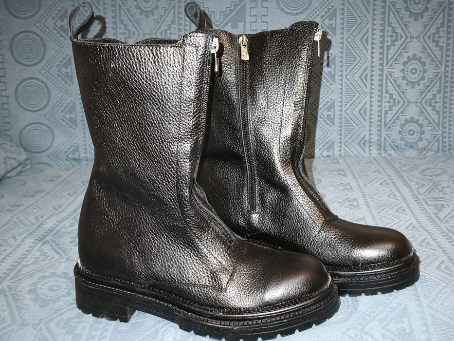 Срочно продам демисезонный ботинку