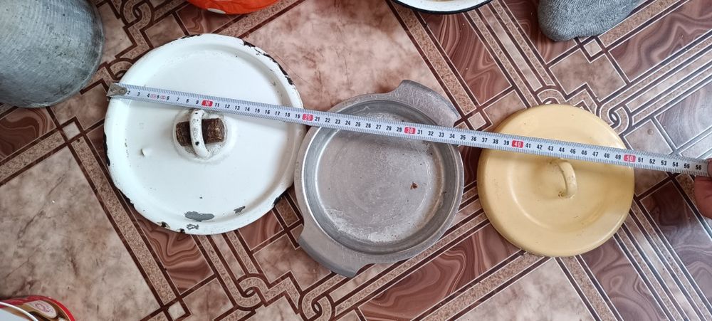 Кастрюли, крышки, сковородки