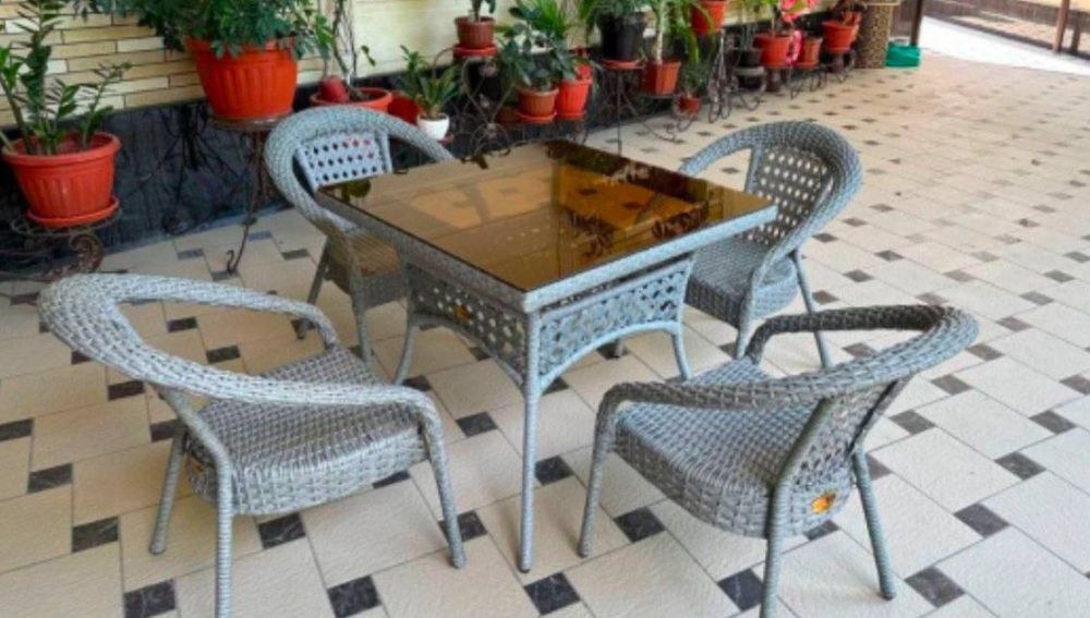 Ratan stol-stul sotiladi