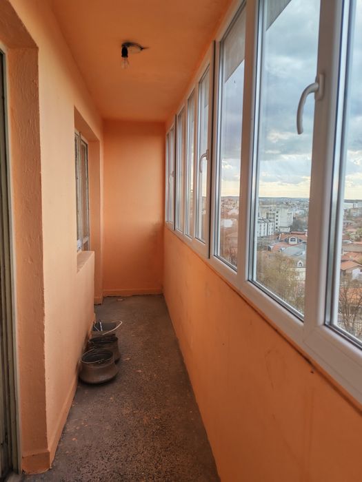 Продава четиристаен  , тухлен в центъра