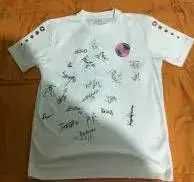 Tricou Csíkszereda cu autografe -- Banii merg la un baiat bolnav.