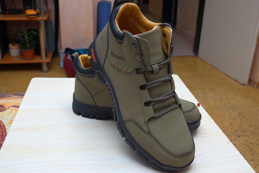 Продавам мъжки боти FLYLAND-кожа