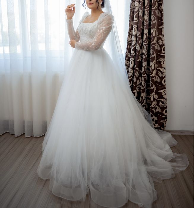Vand rochie de mireasa tip printesa