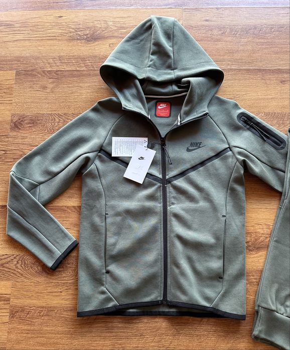 Детски,памучен,масленозелен екип Nike с активен,заден джоб на долнище