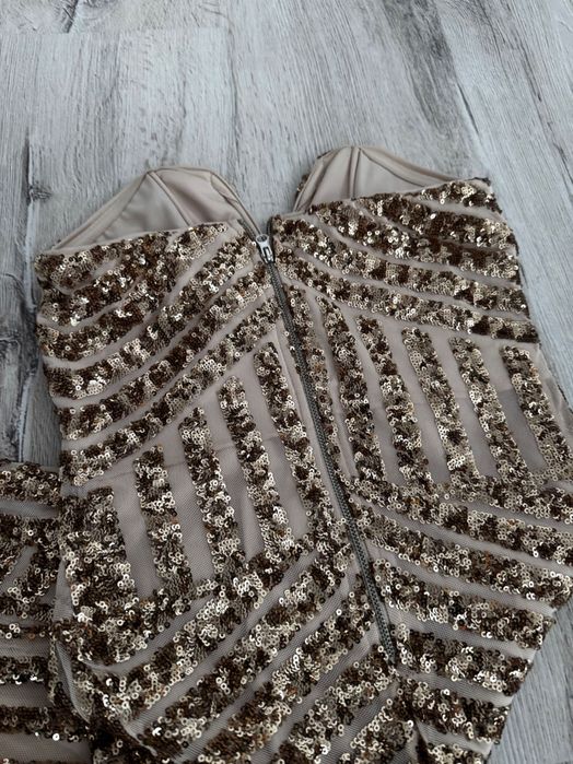 Елегантна рокля с паети