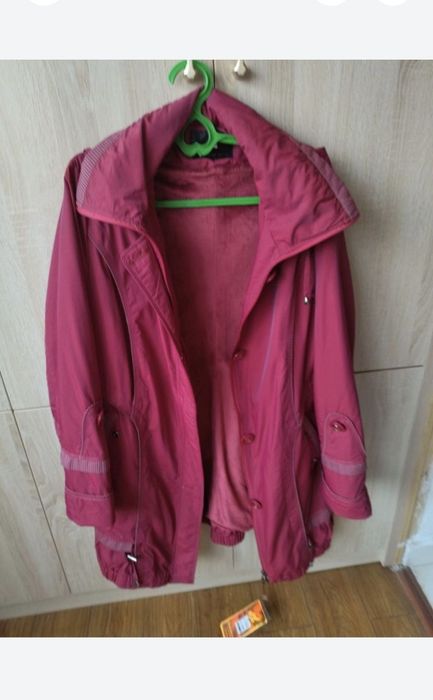 Продам женскую новую куртку