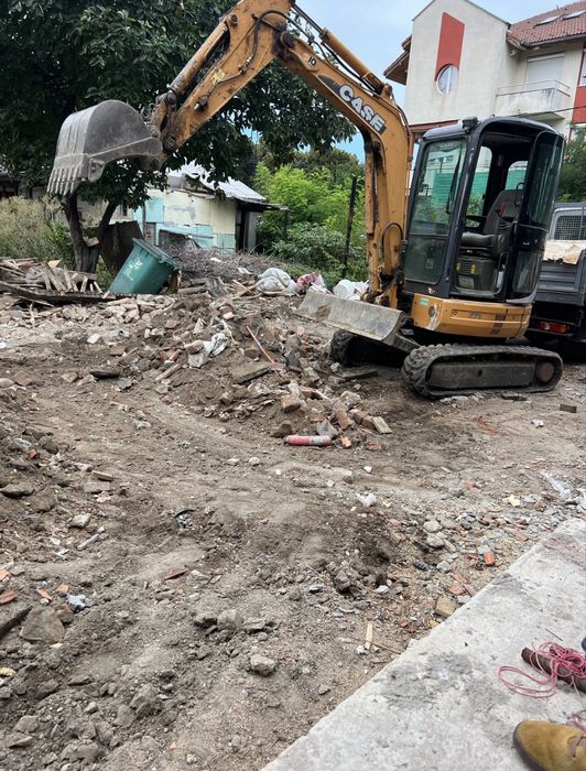 INCHIRIEZ Miniexcavator cu picon
