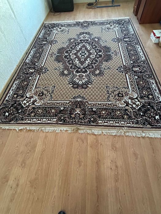 Ковер, 3,20 на 2,40 метра.