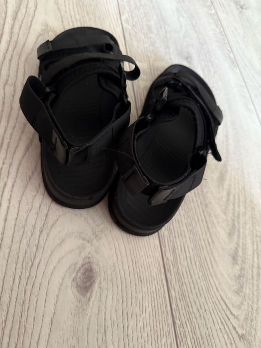 Продам сандали 35-36 размер