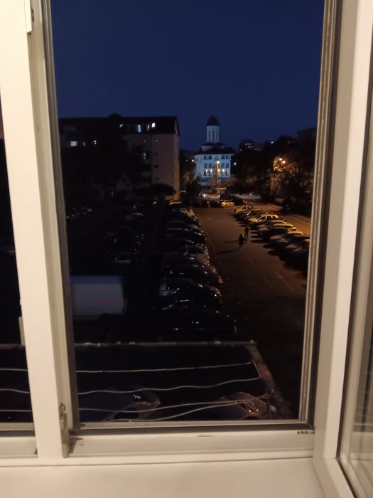 Proprietar, închiriez garsonieră central .