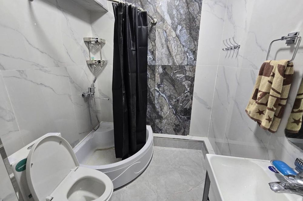 Мирзо-Улугбек метроси якинда квартирам бор арендага бераман