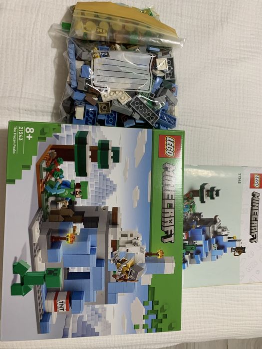 Lego 21243 - The Frozen Peaks