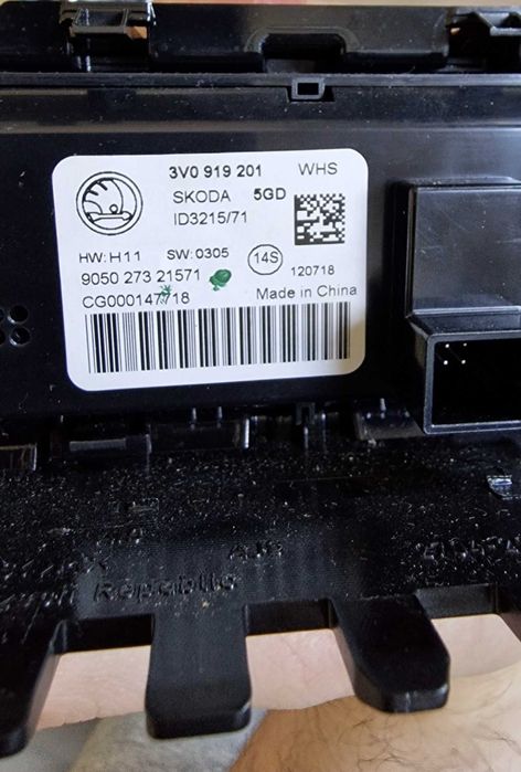 Skoda Superb 3 Ventilatie spate 3V0819203A Defect