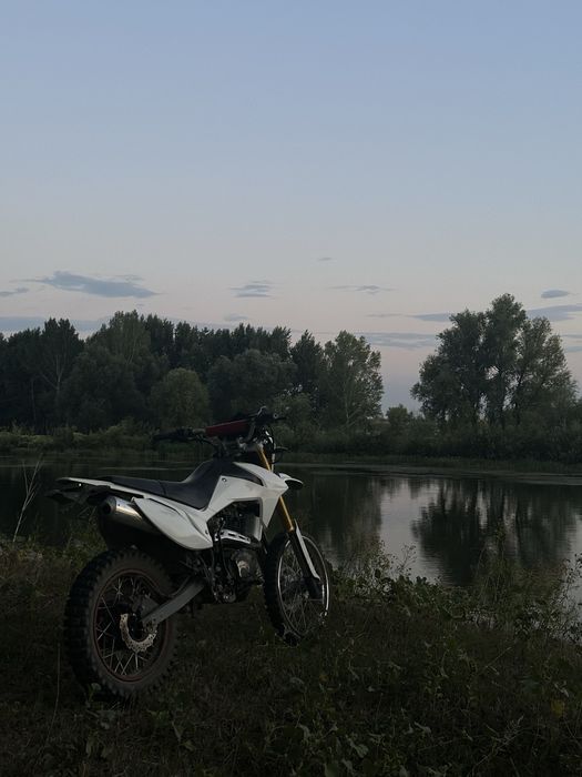 Продам эндуро 200 кубов