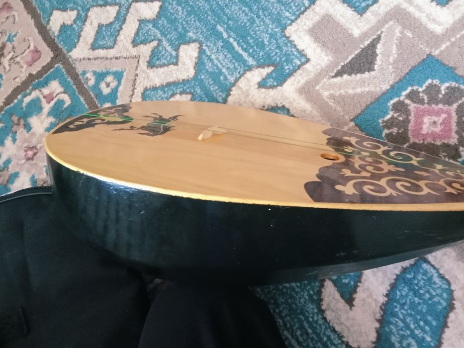 Домбыра кара тусты