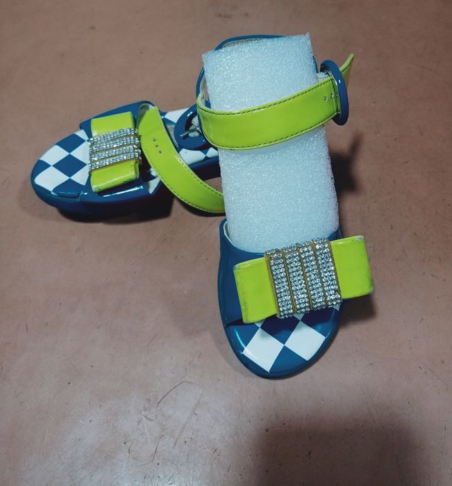 Сандалии для девочки