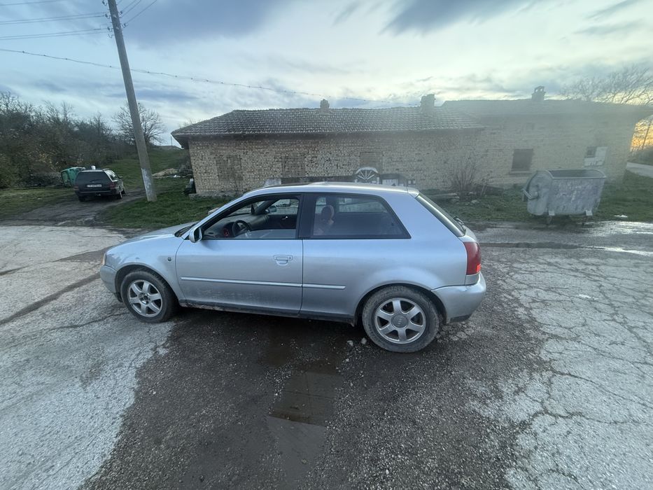 Audi a3 1.8i 125hp Само за части пали и върви