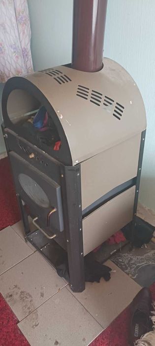 Котел на дърва с цирколационна помпа и радиатори