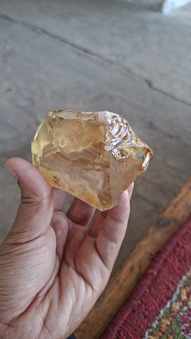 Tosh sotiladi sariq rang