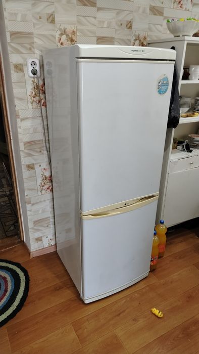 Холодильник  LG.