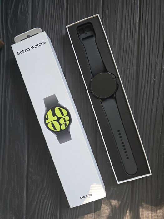 Samsung Galaxy Watch 6, 44mm с каишки и протектори