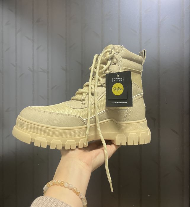 Ghete Buffalo de dama, noi in cutie