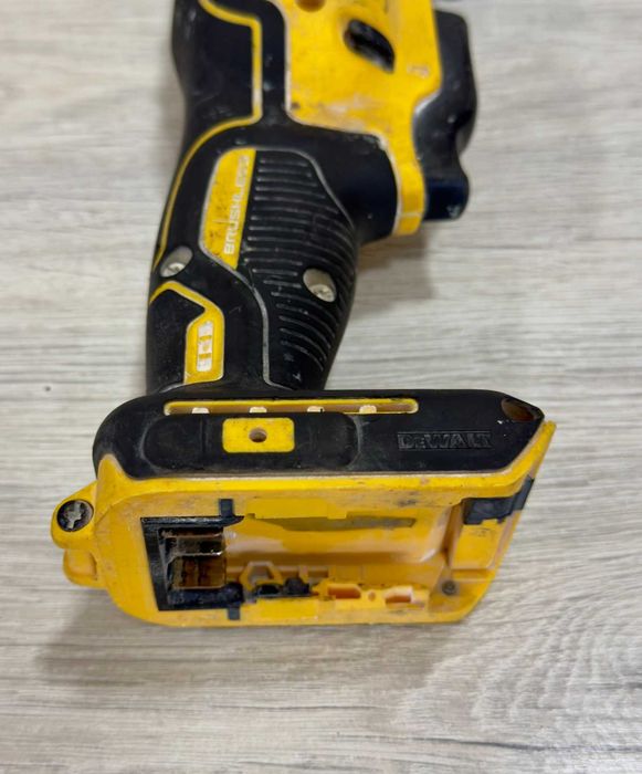 Продавам Мултифункционален инструмент DeWalt DCS355
