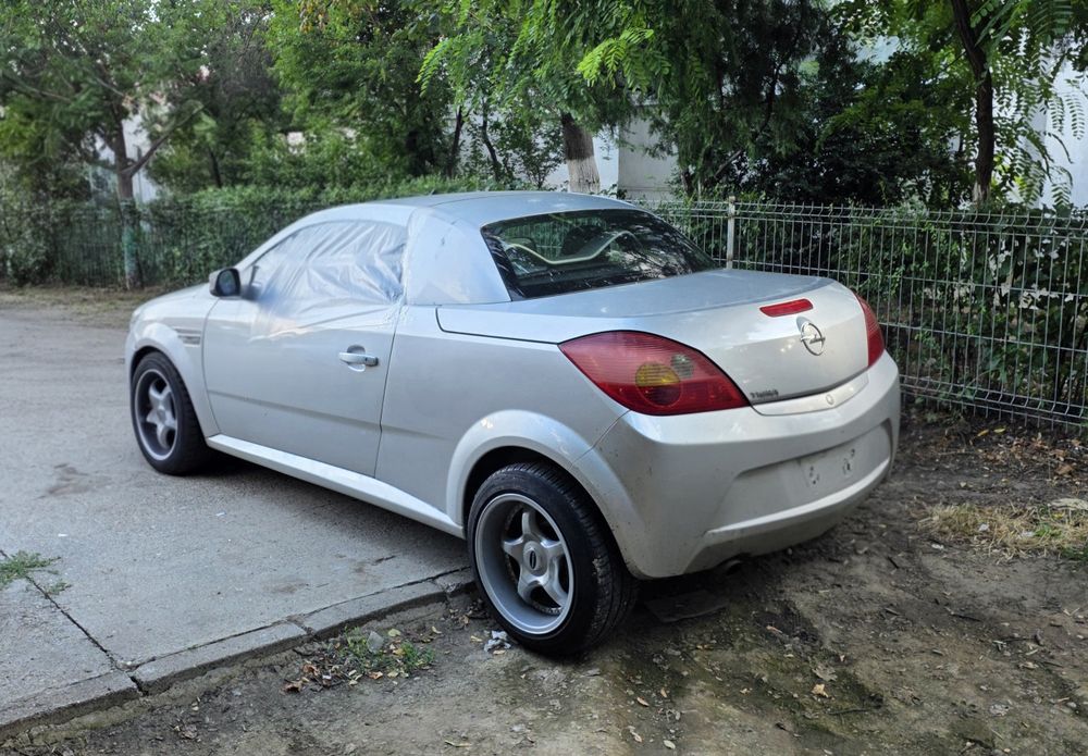 Dezmembrez Opel Tigra 1.4 2006