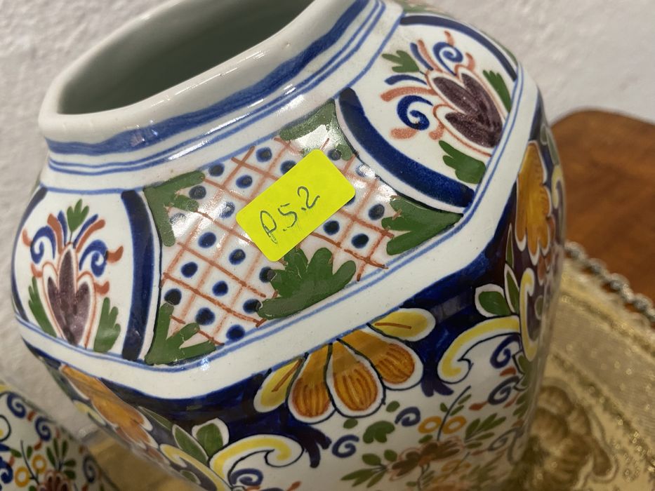 Френски порцеланови вази с маркировка