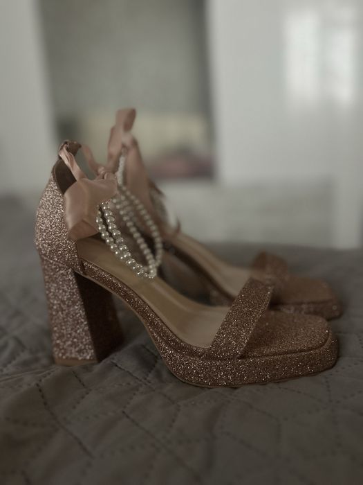 Официални токчета