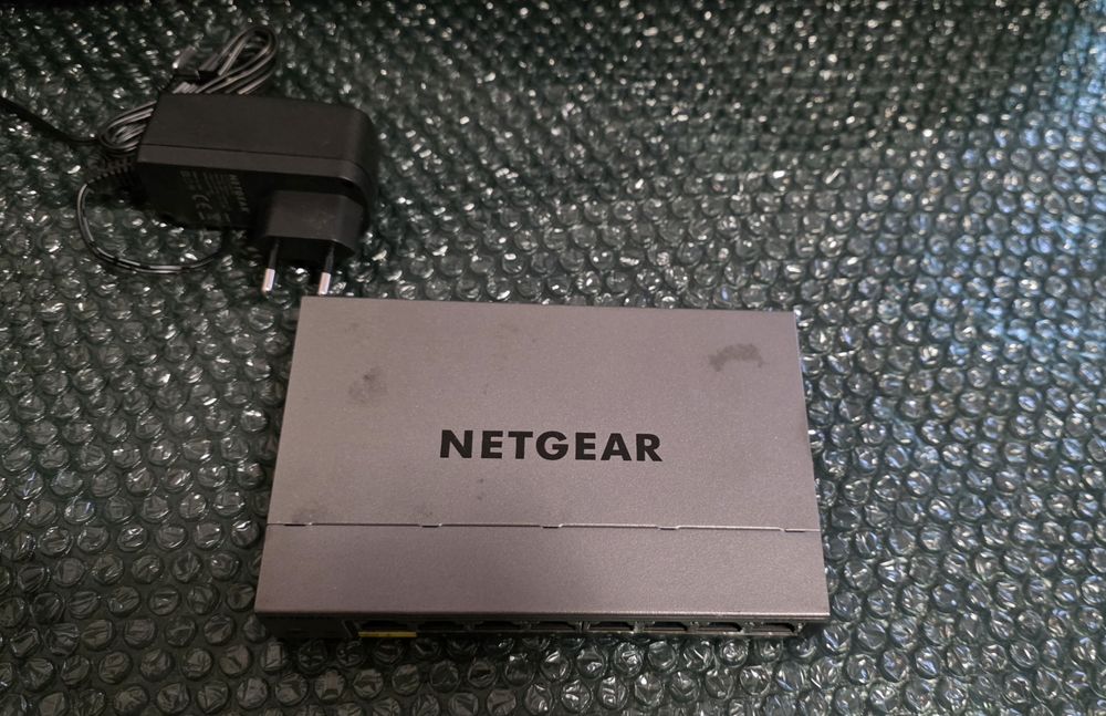 Switch cu management NetGear GS108Tv3, 8 porturi Gigabit Smart NOU