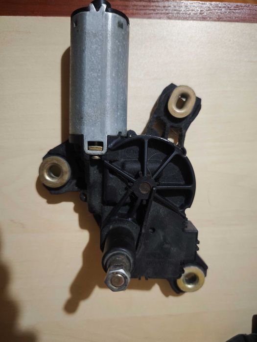 Мотор задна чистачка Тойота Авенсис Т22