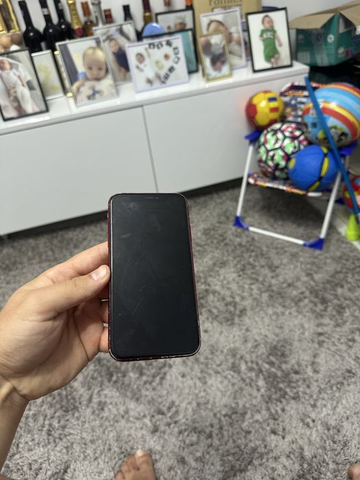 Vand iphone XR pentru piese