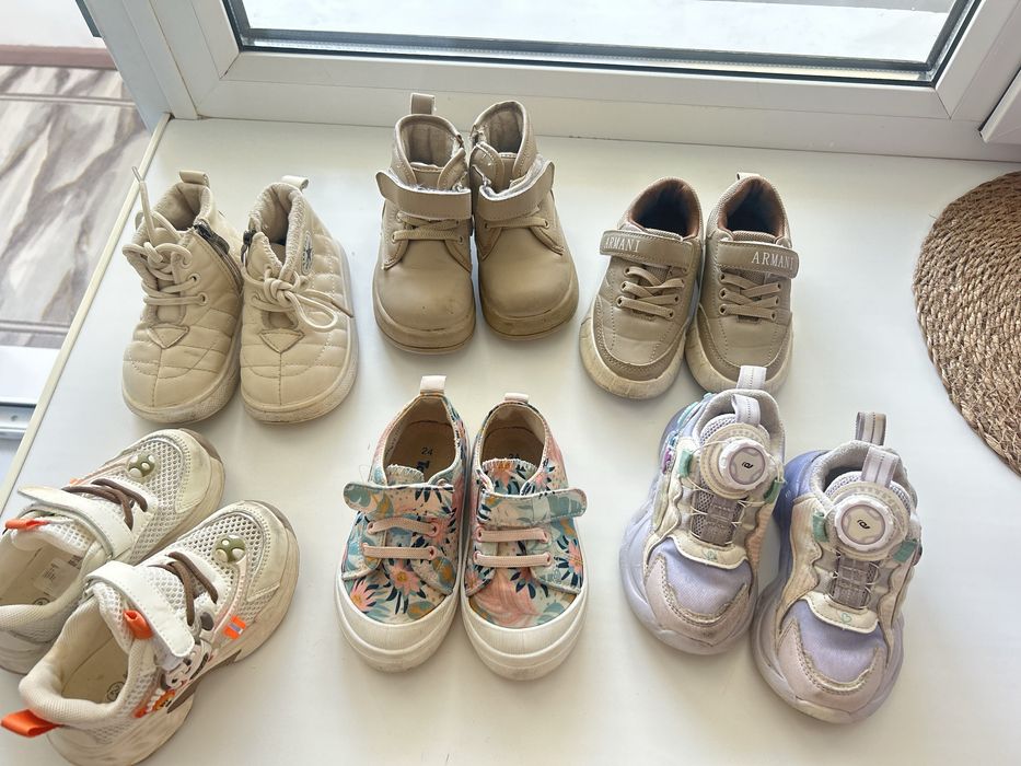 Детская обувь 24 размера,на девочку и на мальчика,цена 2000 тенге